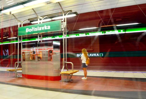 Через три года из любой точки метро Праги можно будет звонить по мобильному
