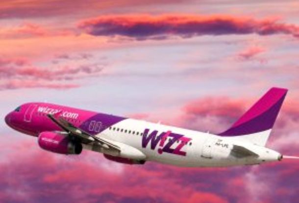 Новые правила компании Wizz Air: теперь за мини-чемодан под сиденьем нужно будет заплатить 10 евро 