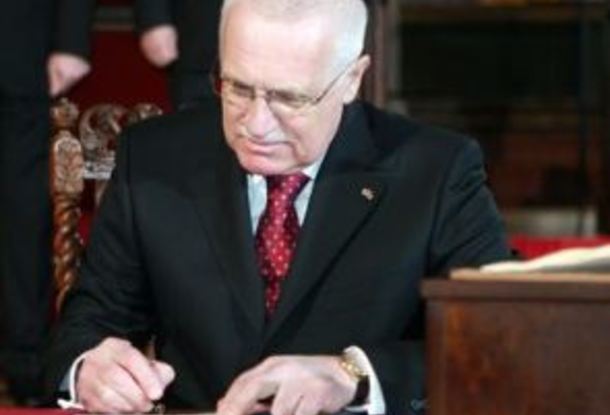 Вацлав Клаус подписал закон, упрощающий экспроприацию земельных участков