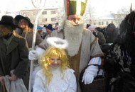 Валашская новогодняя ярмарка в Чехии приглашает гостей на встречу с традициями и концерты под рождественской елкой