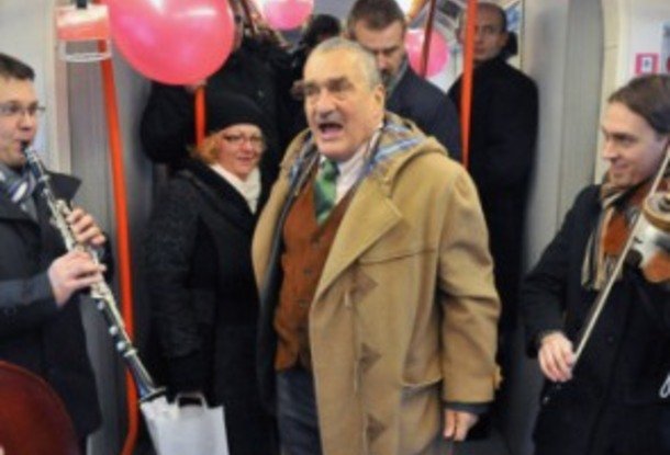 Шварценберг отпраздновал свой 75-й день рождения в Брно в трамвае №75