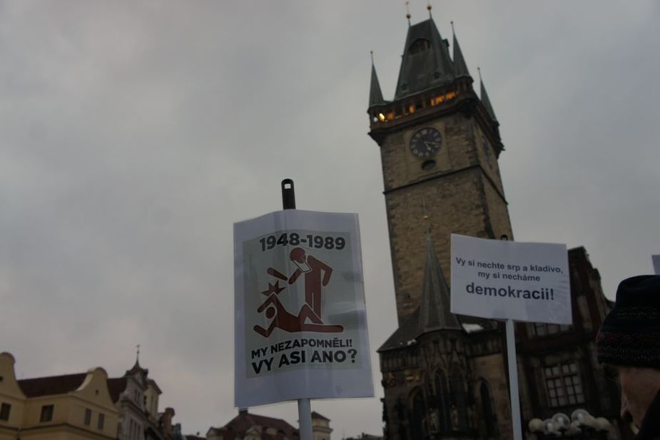 Antikommunist-protest-prague-2013-5