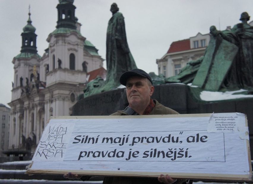 Antikommunist-protest-prague-2013-16