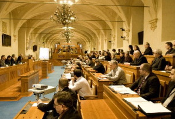 Сенат упразднит пожизненный депутатский иммунитет в Чехии