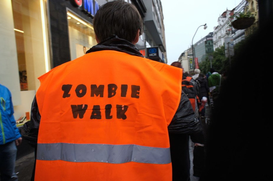 Zombie-walk-prague-2013-33