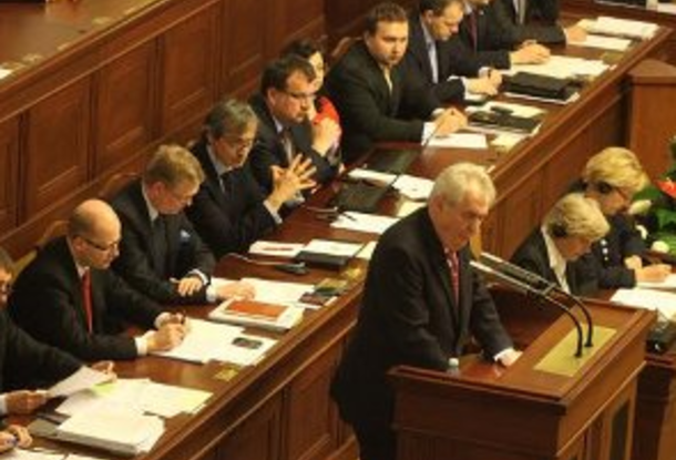 Чешское правительство получило одобрение Парламента после долгих дебатов