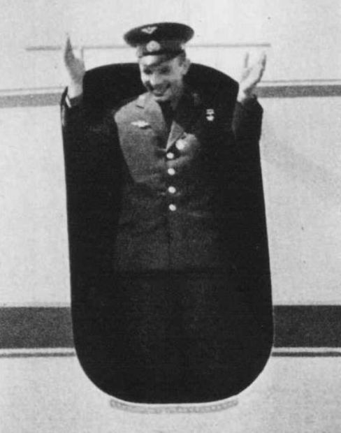 Gagarin_in_prague_czechslovakia_1961_01