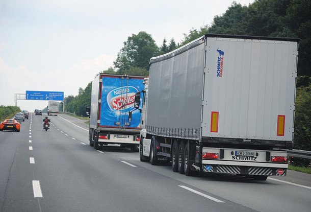 Правительство утвердило рост тарифов на проезд для грузовиков и автобусов