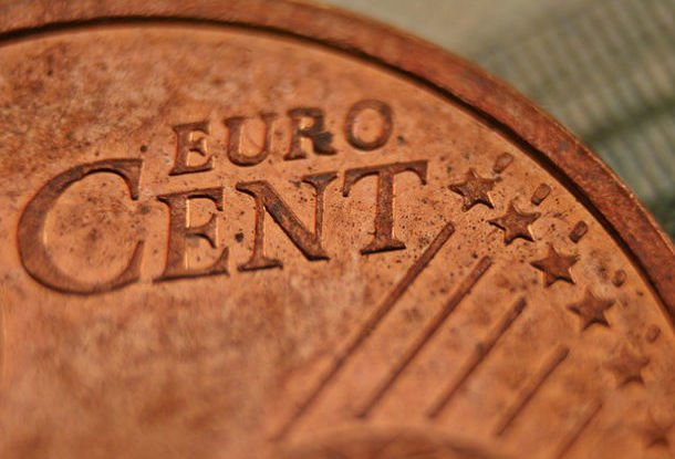 Швейцарский франк обвалил евро