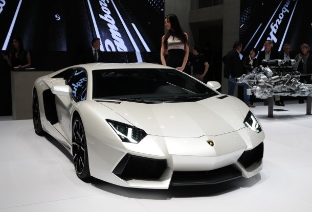 Автосалон lamborghini aventador