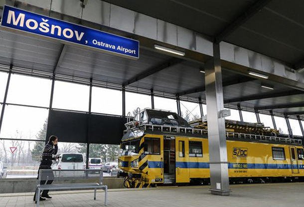 В аэропорт Остравы начали ходить поезда 