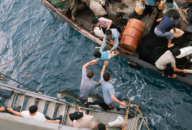 Во время кораблекрушения в Средиземном море могло погибнуть до 700 беженцев 