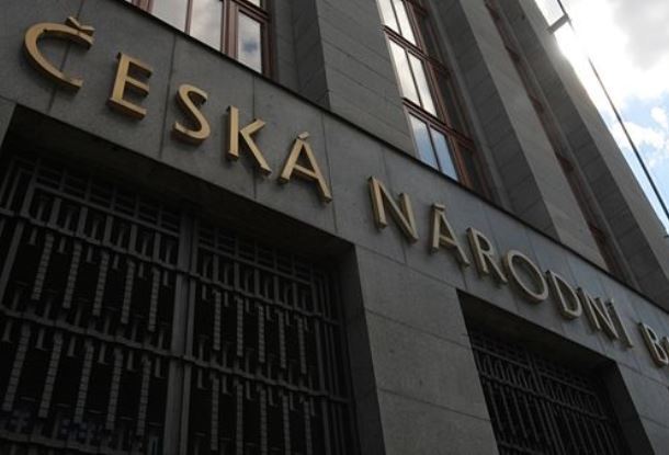 Центральный банк Чехии впервые с 2013 года ослабил крону