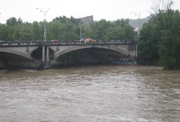 Названы другие потенциально опасные мосты в Праге