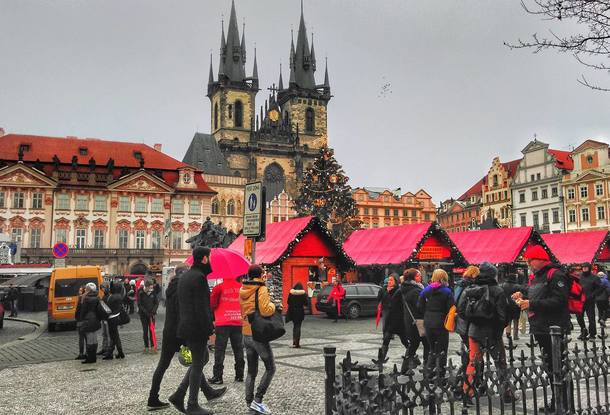 Внимание: На рождественских ярмарках в Праге ходят фальшивые кроны