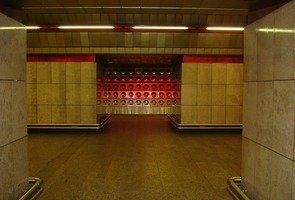 Metro-173306_1280
