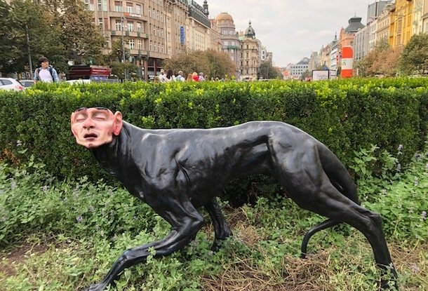Выставка скульптур на Вацлавской площади Праги