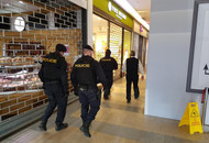 Из торгового центра в Либерце из-за ложного сообщения о бомбе эвакуировали 400 человек