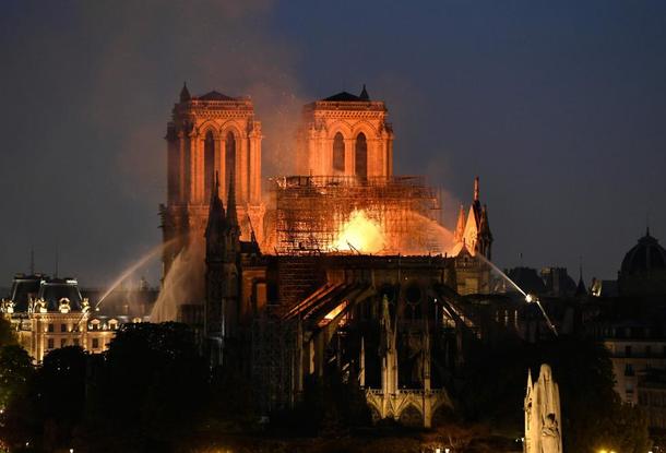 Бизнесмены окажут финансовую помощь для восстановления собора Парижской Богоматери