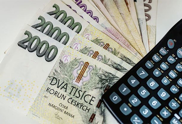 Зарплата президента вырастет до 302 700 крон, премьера – до 243 800 крон