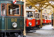 В Праге между костелами с рождественскими вертепами запустили исторический трамвай