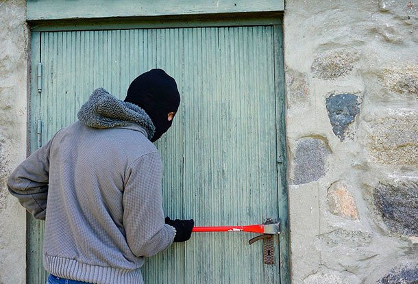 Ограбления домов в окрестностях Праги продолжаются