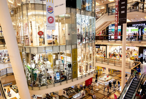 Чехи планируют сократить расходы на покупки в торговых центрах