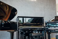 Миллиардер Комарек купил пианино и рояли Petrof после отказа Китая от сделки