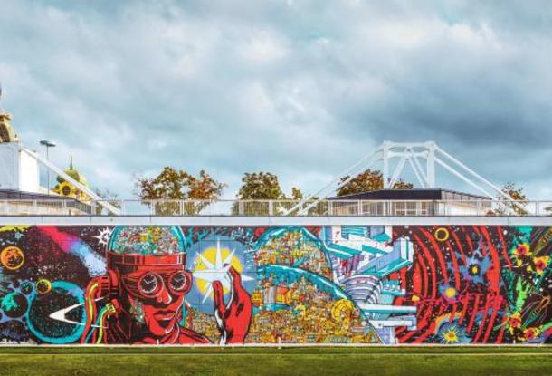 Уникальное граффити Михала Шкапы можно увидеть на территории Выставочного центра в Голешовице