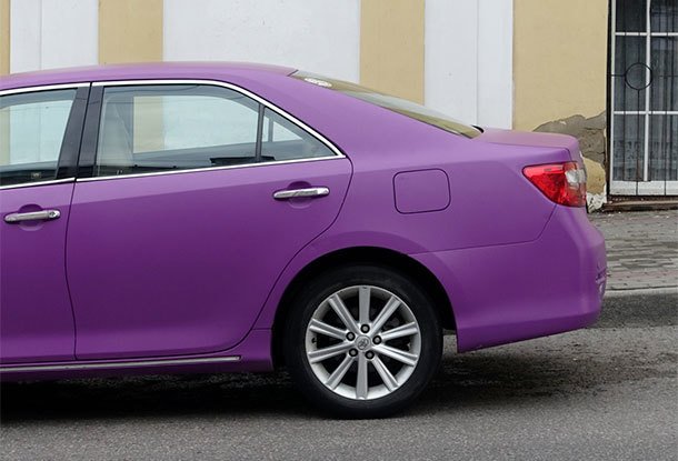 Только не фиолетовая: самые популярные и непопулярные машины в Чехии