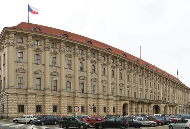 Россия и Чехия перейдут к паритету в числе сотрудников посольств