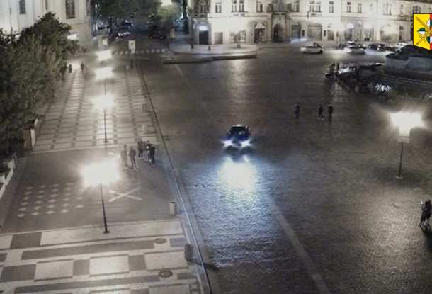 Пьяный водитель напал на полицейских на Староместской площади в Праге