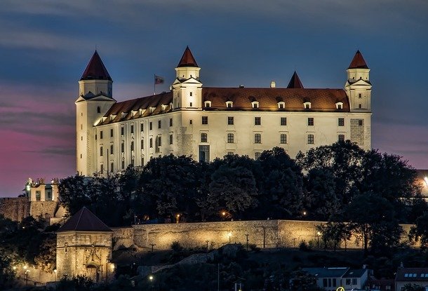 Словакия с 9 июля вводит карантин для непривитых туристов