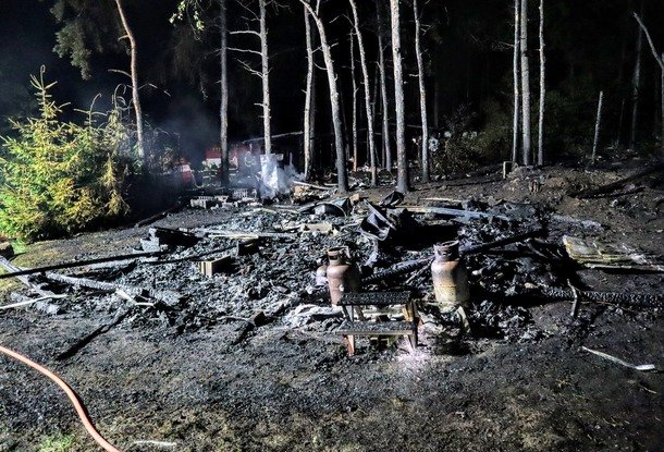 В Чехии у Орлицкой плотины сгорело 11 караванов