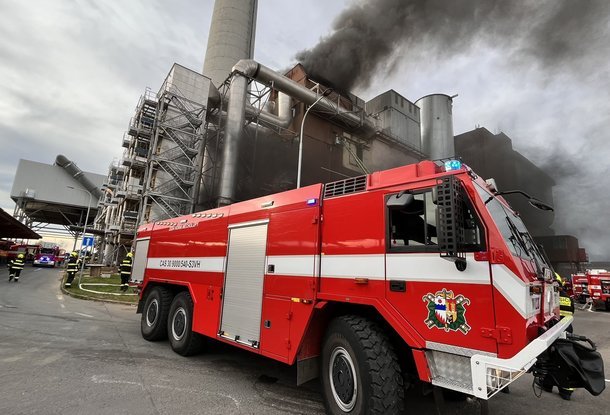 В Праге тушат пожар на мусоросжигательном заводе