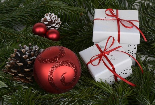 Чехи планируют потратить на Рождество в среднем 12600 крон