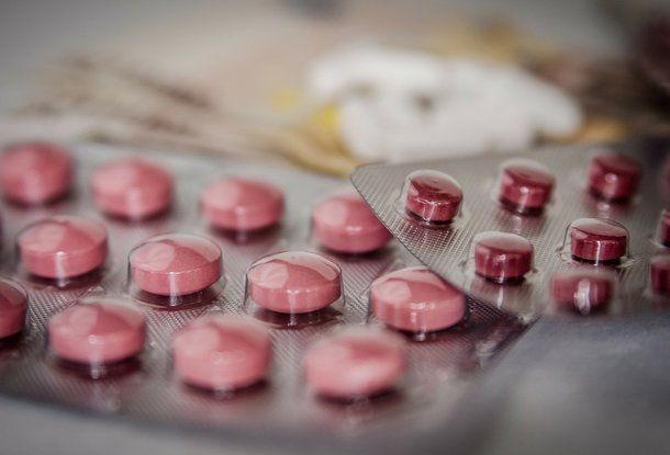 В Чехию привезут таблетки от COVID для домашнего лечения