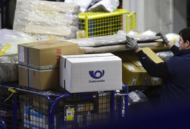 На складах Чешской почты лежат тысячи посылок из третьих стран