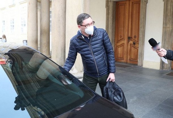 Пресс-секретаря президента Чехии Иржи Овчачка пьяным доставили в больницу: он отказался выходить из такси