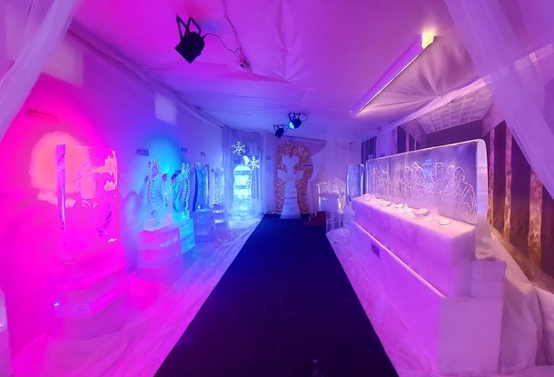 Выставка ледяных скульптур проходит в городе Рожнов-под-Радгоштем