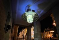 В Праге появился фонарь, отслеживающий фейковые новости