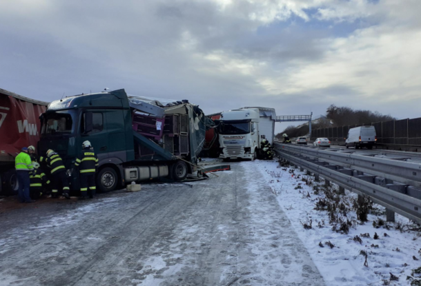 В Чехии на шоссе D5 произошло крупное ДТП