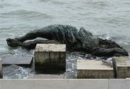 Чешскую туристку, сфотографировавшуюся топлесс у памятника в Венеции, депортировали из города