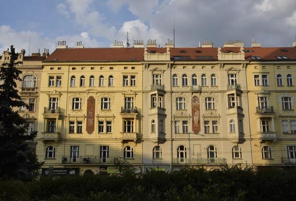 Полиция обвинила десятки политиков и чиновников в продаже пражских квартир ниже рыночной стоимости
