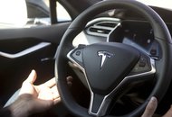 Полицейские в Чехии остановили автомобиль Tesla, который разогнался до 213 км/ч