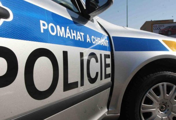 Полицейские задержали иностранцев в Праге, которые угнали дорогой автомобиль Audi в Австрии 