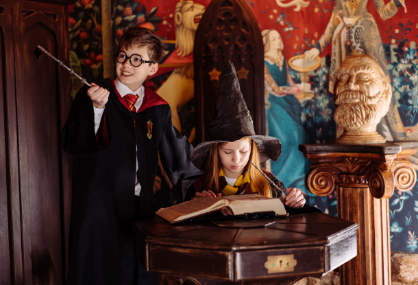 «Маглы приглашены!». В музее в Дечине выставят 600 объектов, основанных на историях о Гарри Поттере