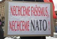 Сотни людей в Праге вышли на демонстрацию против НАТО