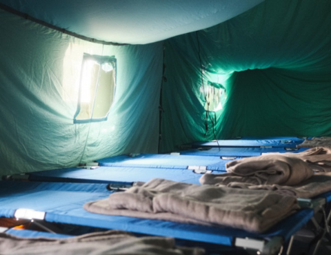 ФОТОГАЛЕРЕЯ: С вокзала прямо в палатки. Посмотрите, где разместят беженцев из Украины