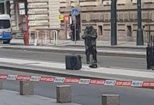 В Праге перекрыли движение из-за подозрительного чемодана, который оказался пустым